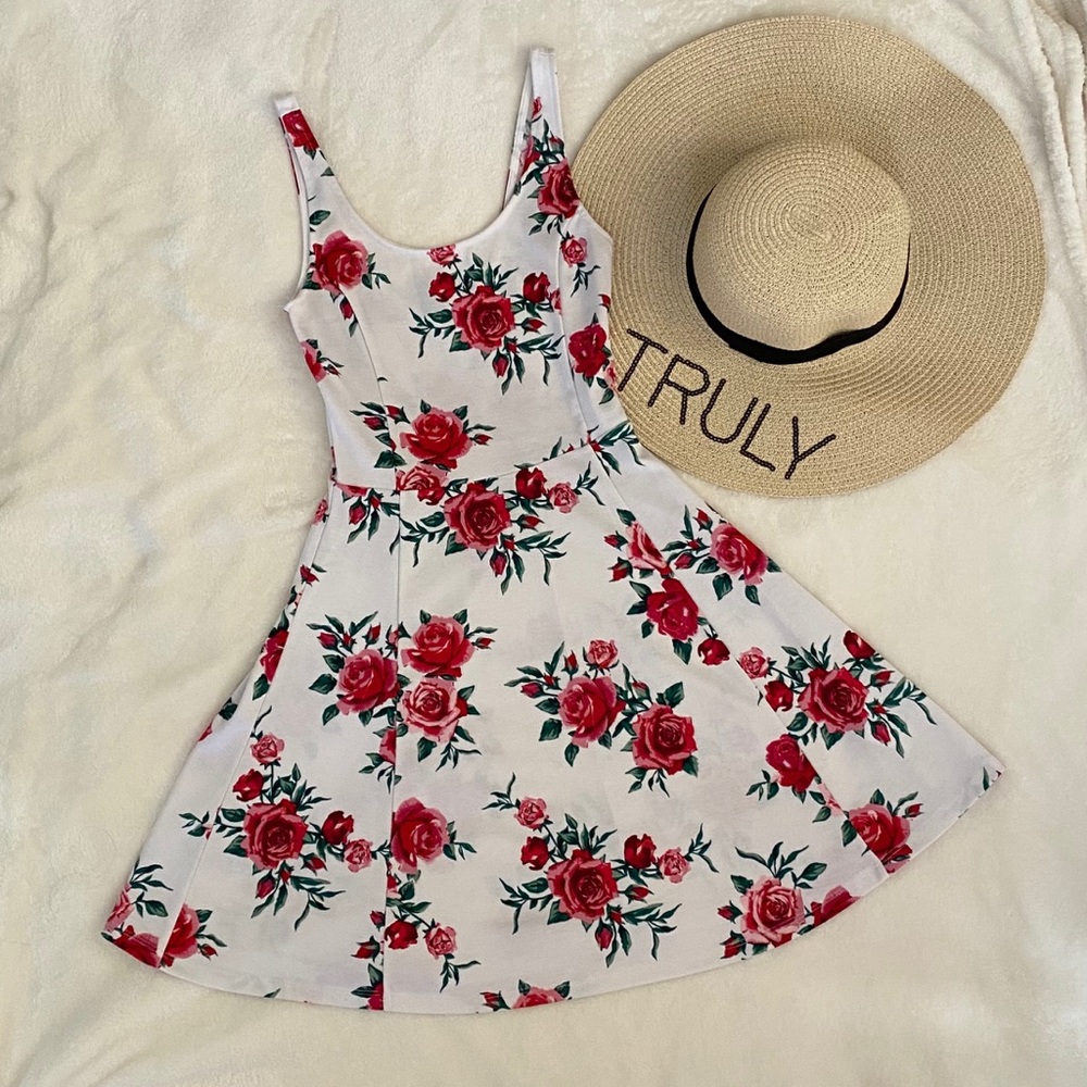 Divided Pretty Floral Dress.